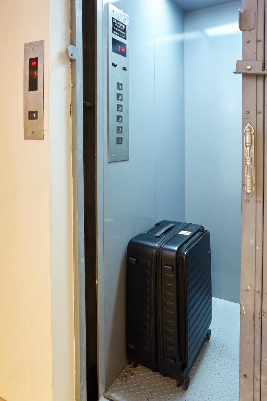 Platinum Deluxe Shopping Apartments Bangkok Exterior photo